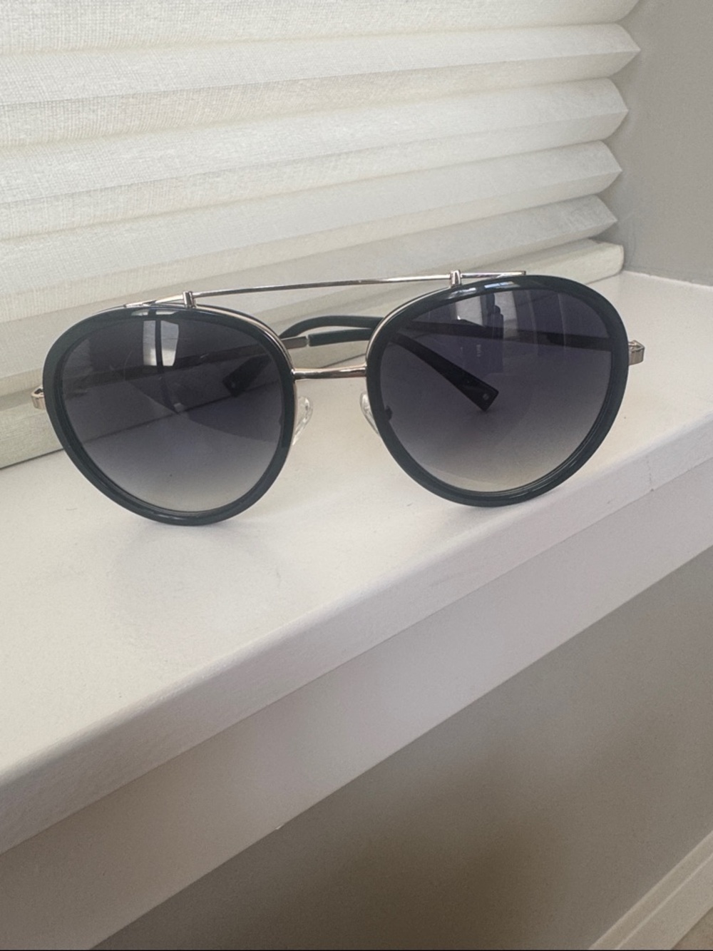 Kendall + Kylie Kk5005 Jules Sunglasses - black /gold